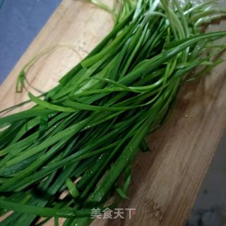 韭菜炒鸡胸肉的做法步骤：1