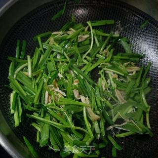 韭菜炒鸡胸肉的做法步骤：5