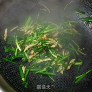 韭菜炒鸡胸肉的做法步骤：7