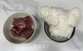白菜肉馅饺子的做法步骤：2