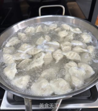 白菜肉馅饺子的做法步骤：16