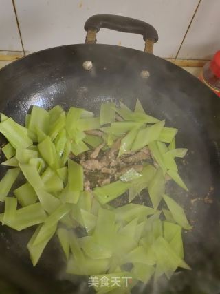 肉片炒莴笋的做法步骤：5