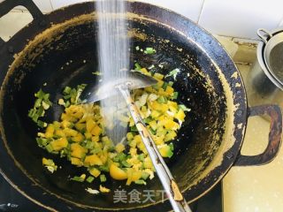 双椒蛋炒饭的做法步骤：4