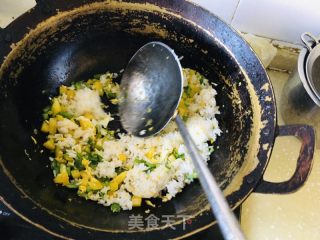 双椒蛋炒饭的做法步骤：6