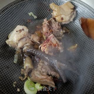 土豆粉皮炖公鸡的做法步骤：5