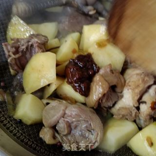 土豆粉皮炖公鸡的做法步骤：8