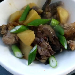 土豆粉皮炖公鸡的做法步骤：16