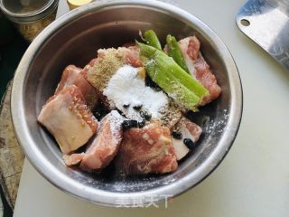豆豉蒸排骨的做法步骤：2