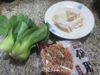 青菜饺子荞麦面的做法步骤：1