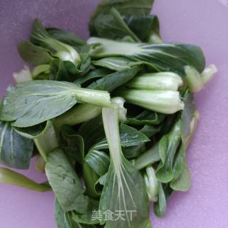 油菜炒鸡胸肉的做法步骤：1