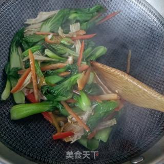 油菜炒鸡胸肉的做法步骤：7