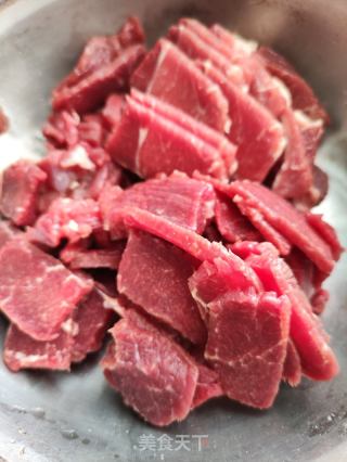 羊肉炒大葱的做法步骤：1
