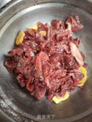 羊肉炒大葱的做法步骤：3
