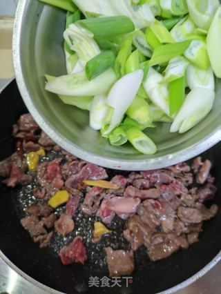 羊肉炒大葱的做法步骤：6