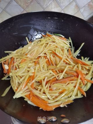腊肠炒土豆丝的做法步骤：9