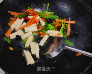 鱼香千叶豆腐丝的做法步骤：5