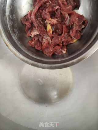 洋葱炒羊肉的做法步骤：5