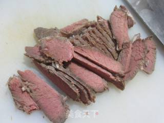 牛肉炒竹笋的做法步骤：2