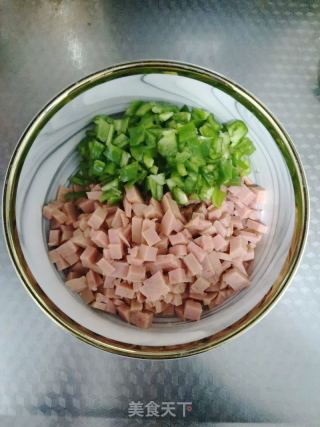 什锦炒饭的做法步骤：1