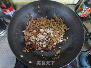 火腿肠炒外婆菜的做法步骤：4