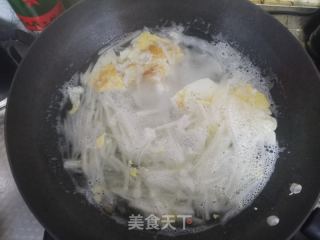 白萝卜鸡蛋汤的做法步骤：5