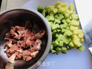 红汤羊肉面的做法步骤：1