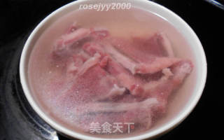 啫啫牛仔骨的做法步骤：1