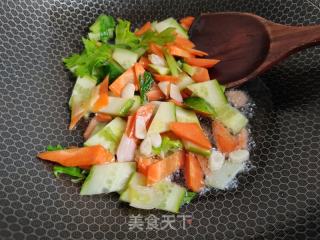 芹菜炒虾仁的做法步骤：5