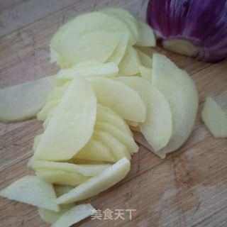洋葱土豆炒驴肉的做法步骤：2
