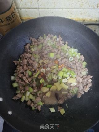 芹菜炒牛肉的做法步骤：6