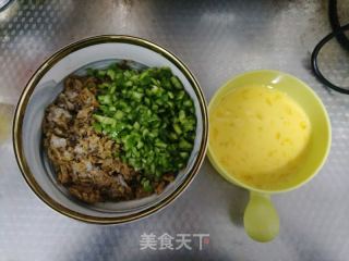 外婆菜炒鸡蛋的做法步骤：2