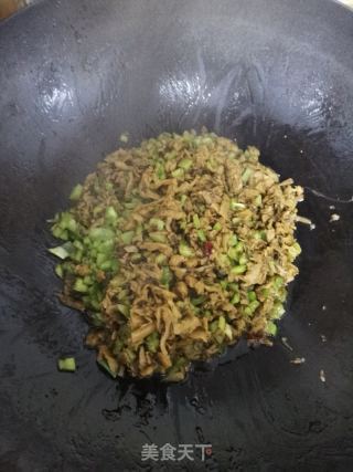 外婆菜炒鸡蛋的做法步骤：3