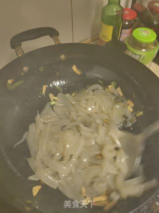 酸菜炒魔芋的做法步骤：3