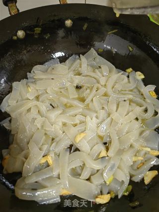 酸菜炒魔芋的做法步骤：4