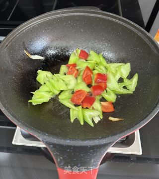 素炒西芹的做法步骤：6