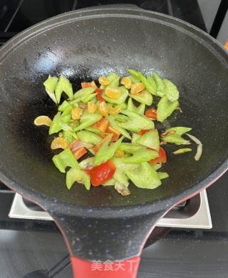 素炒西芹的做法步骤：8