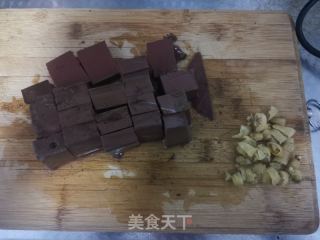 酸辣鸭血鸡蛋汤的做法步骤：2