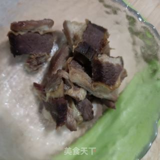 驴肉木耳炒西芹的做法步骤：1