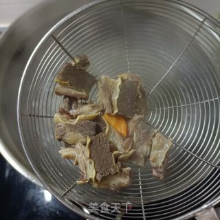 驴肉木耳炒西芹的做法步骤：10