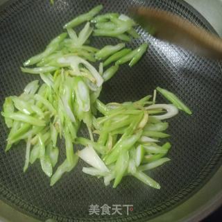 驴肉木耳炒西芹的做法步骤：13