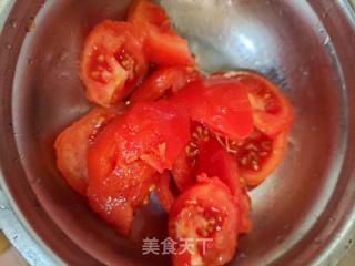 蕃茄肉丝荷包蛋煮黄米糕的做法步骤：1
