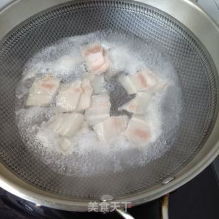 简易版西芹回锅肉的做法步骤：7