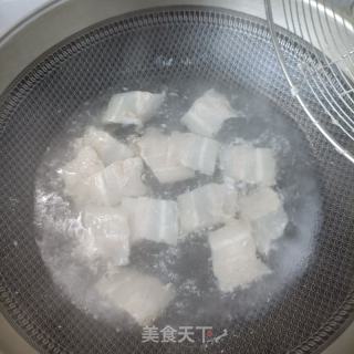 简易版西芹回锅肉的做法步骤：8