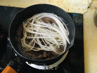 土豆粉鸭血羊汤的做法步骤：3