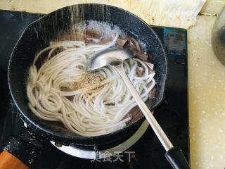土豆粉鸭血羊汤的做法步骤：4
