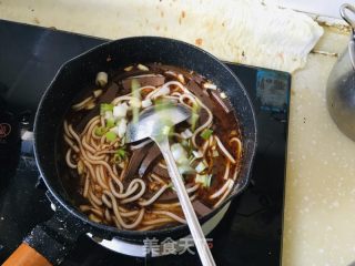 土豆粉鸭血羊汤的做法步骤：8