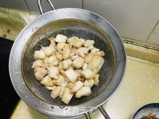 芹菜炒鸡丁的做法步骤：4