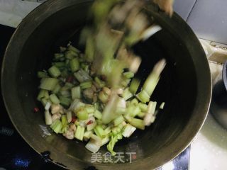 芹菜炒鸡丁的做法步骤：8