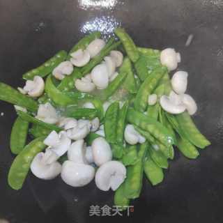 荷兰豆炒蘑菇的做法步骤：7