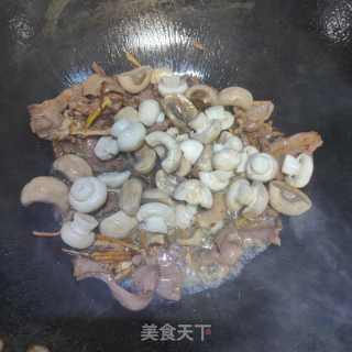 猪心炒口蘑的做法步骤：8